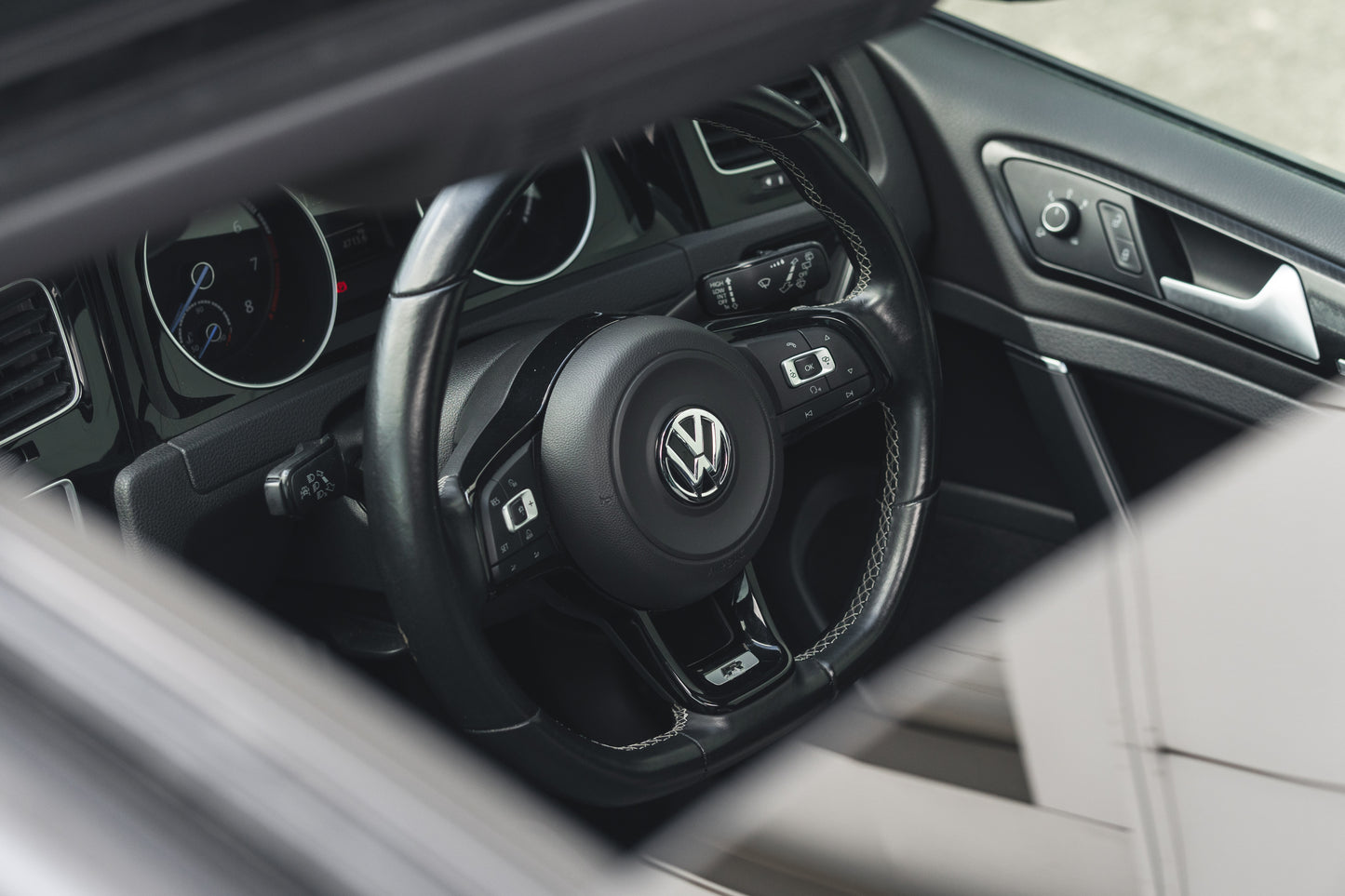 2015 Volkswagen Golf (MK7) R - Manual £12,995