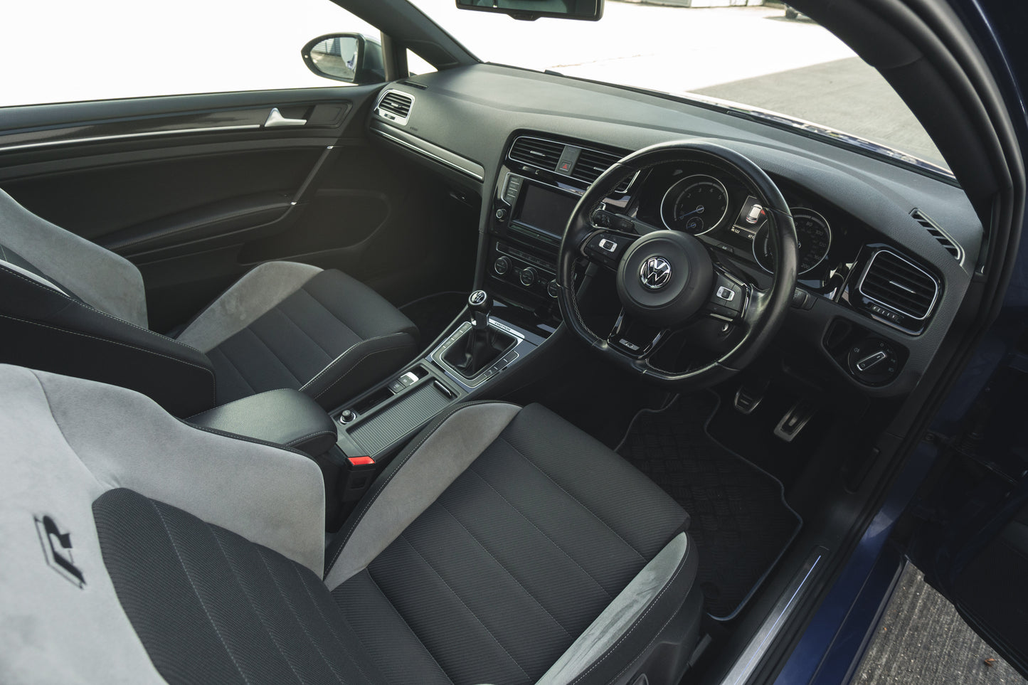 2015 Volkswagen Golf (MK7) R - Manual £12,995