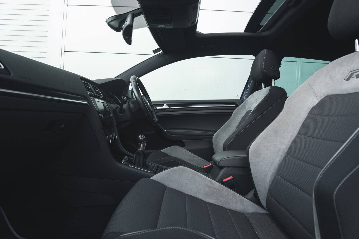 2015 Volkswagen Golf (MK7) R - Manual £12,995